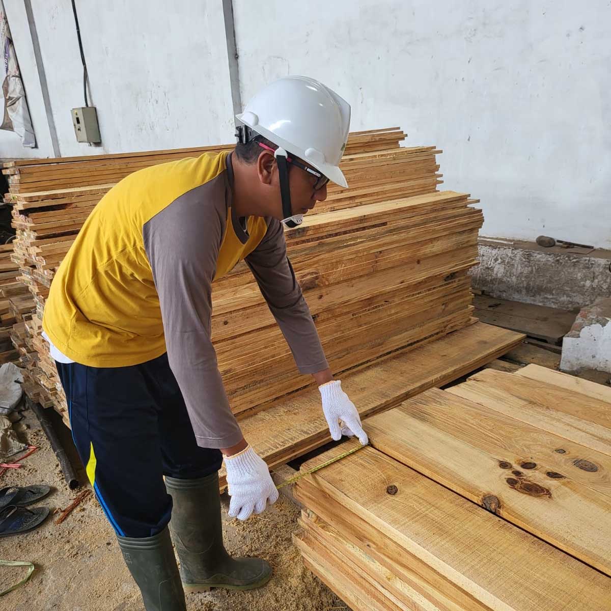 Proses Finishing Papan